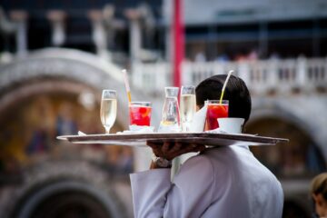 Formation à l’Emploi dans l’Horeca : Clé pour Réussir dans l’Industrie Hôtelière et de la Restauration